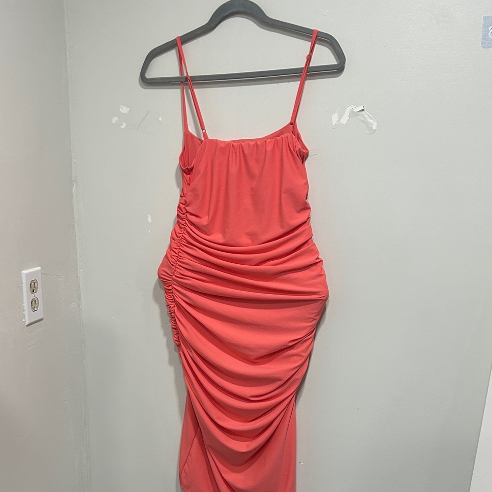 Fashion Nova Brit Ruched Midi Dress Coral Size Medium NWT Bodycon High Slit